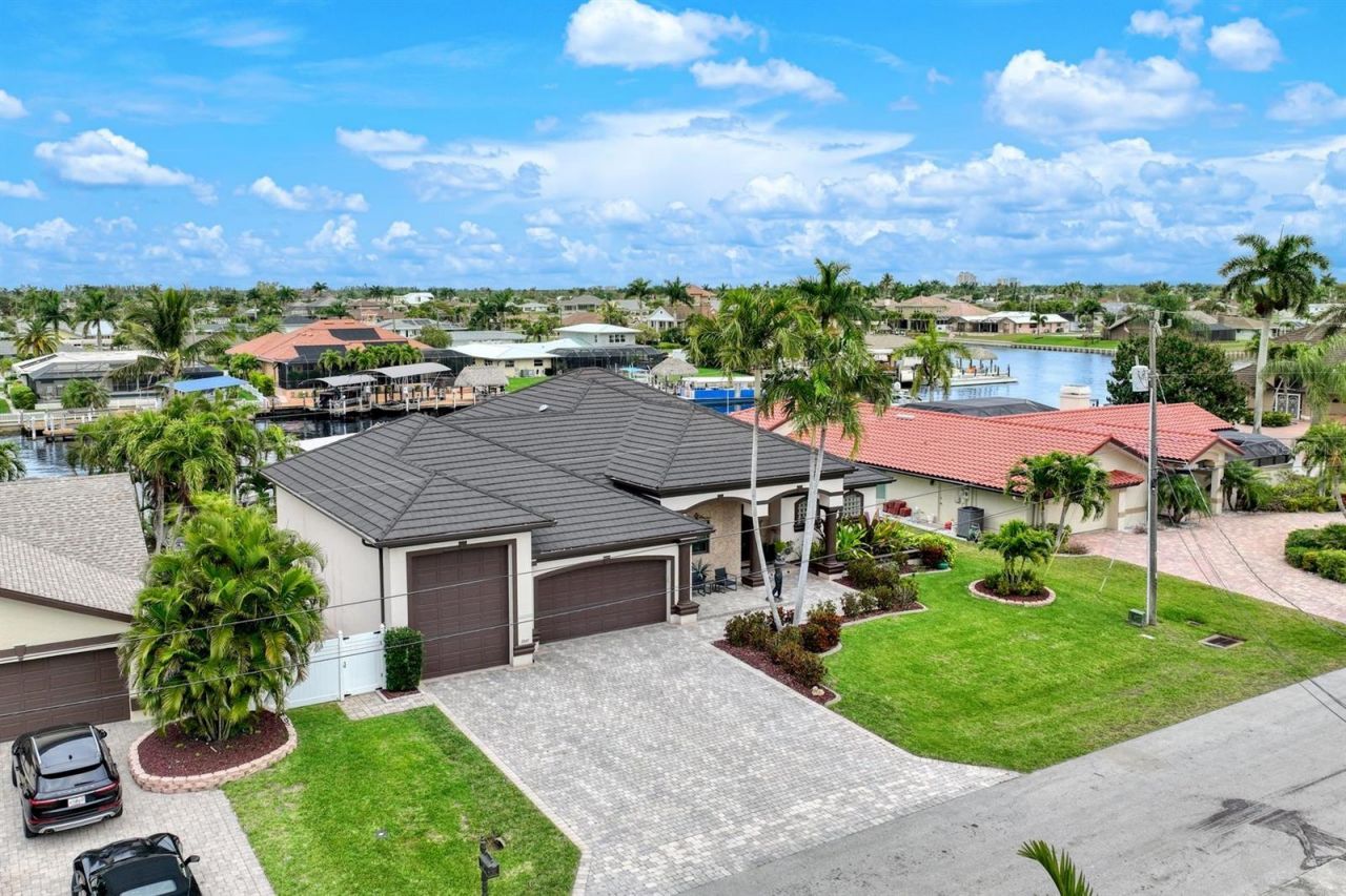 2047 SE 28th Terrace, Cape Coral, FL 33904 Photo