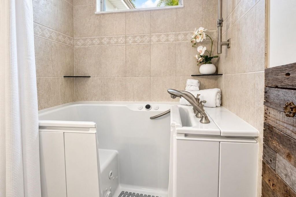2047 SE 28th Terrace, Cape Coral, FL 33904 Photo