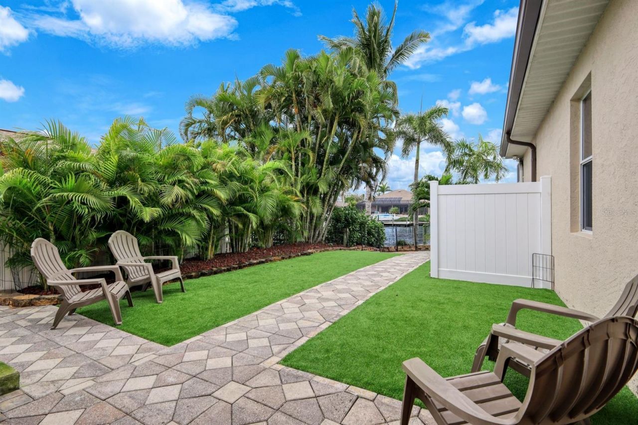 2047 SE 28th Terrace, Cape Coral, FL 33904 Photo