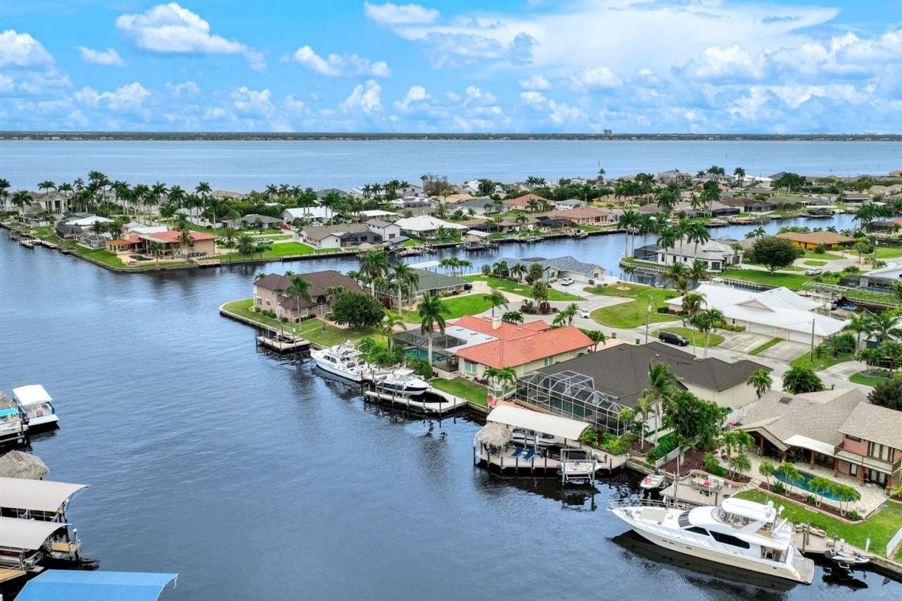 2047 SE 28th Terrace, Cape Coral, FL 33904 Photo