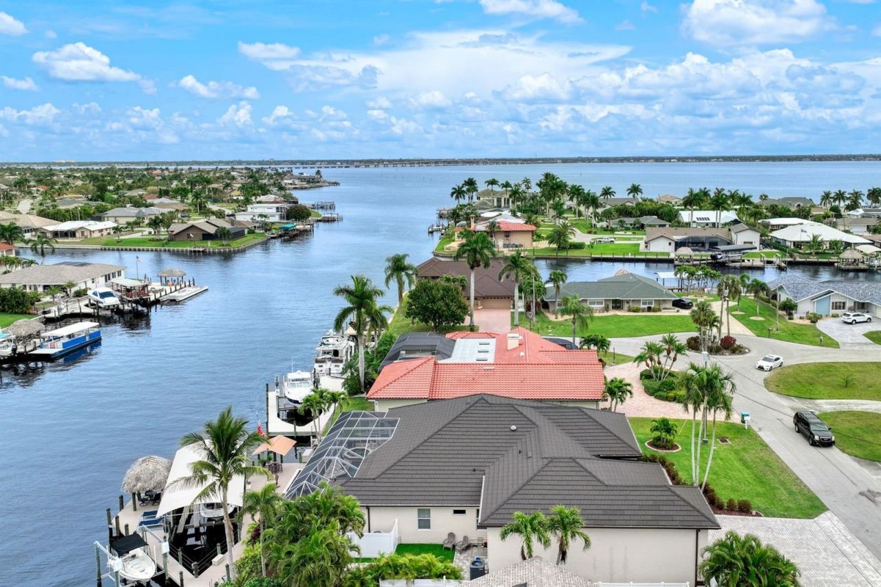 2047 SE 28th Terrace, Cape Coral, FL 33904 Photo