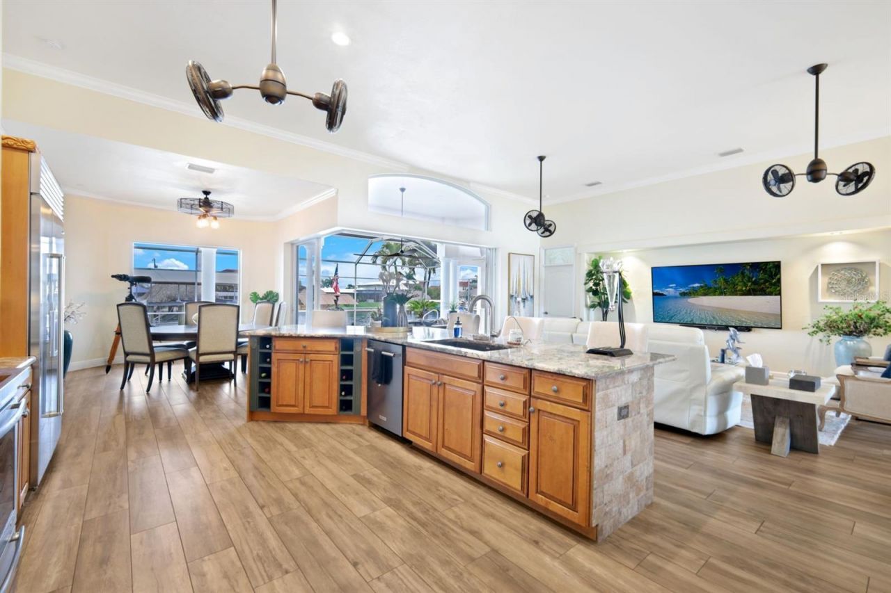 2047 SE 28th Terrace, Cape Coral, FL 33904 Photo