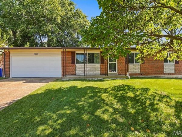 3248 Greenbridge Drive, Bridgeton, MO 63044