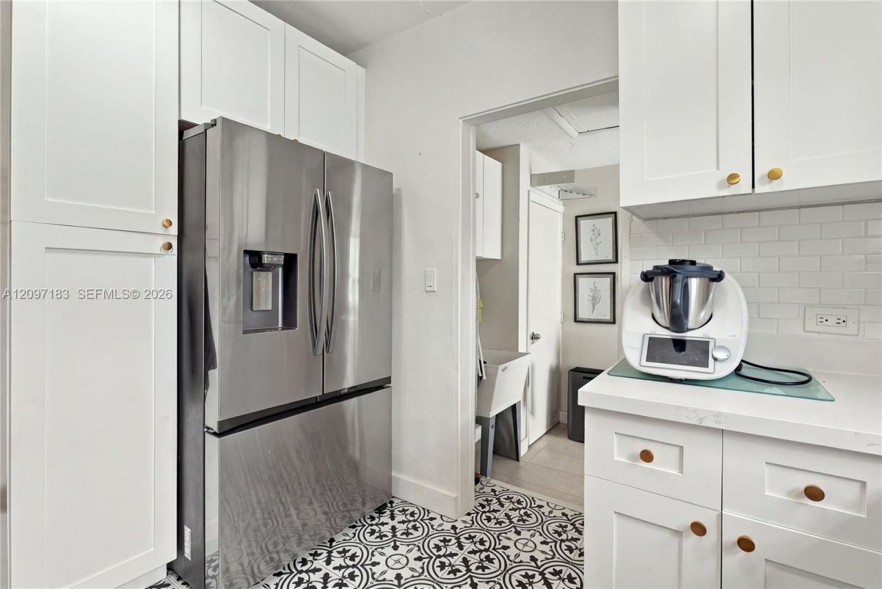 8827 Hawthorne Ave , Unit -, Surfside, FL 33154 Photo
