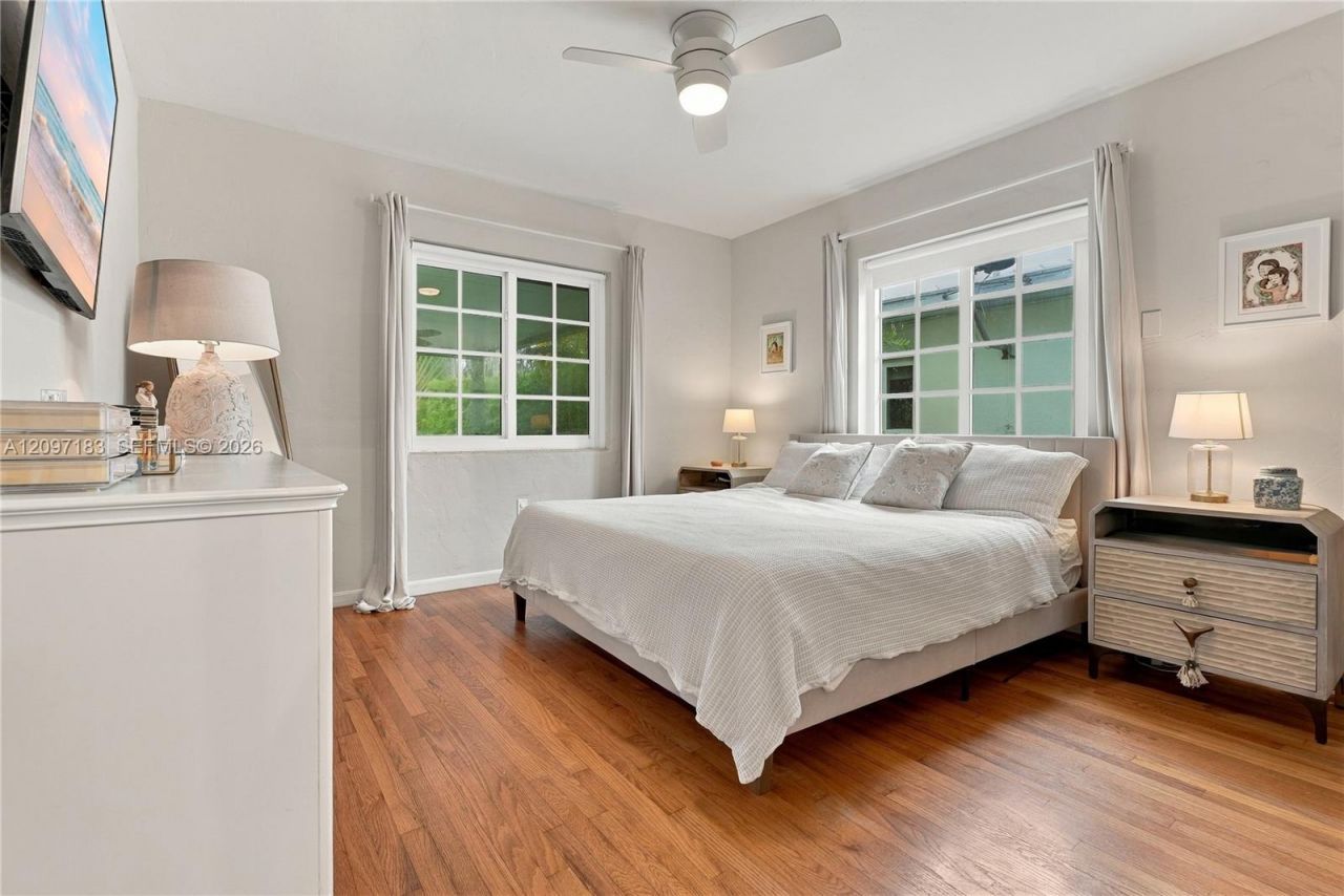 8827 Hawthorne Ave , Unit -, Surfside, FL 33154 Photo