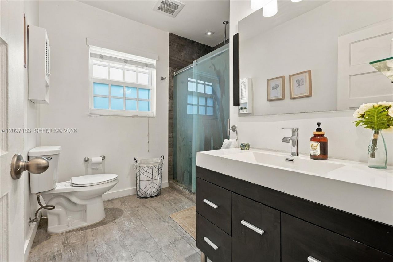8827 Hawthorne Ave , Unit -, Surfside, FL 33154 Photo
