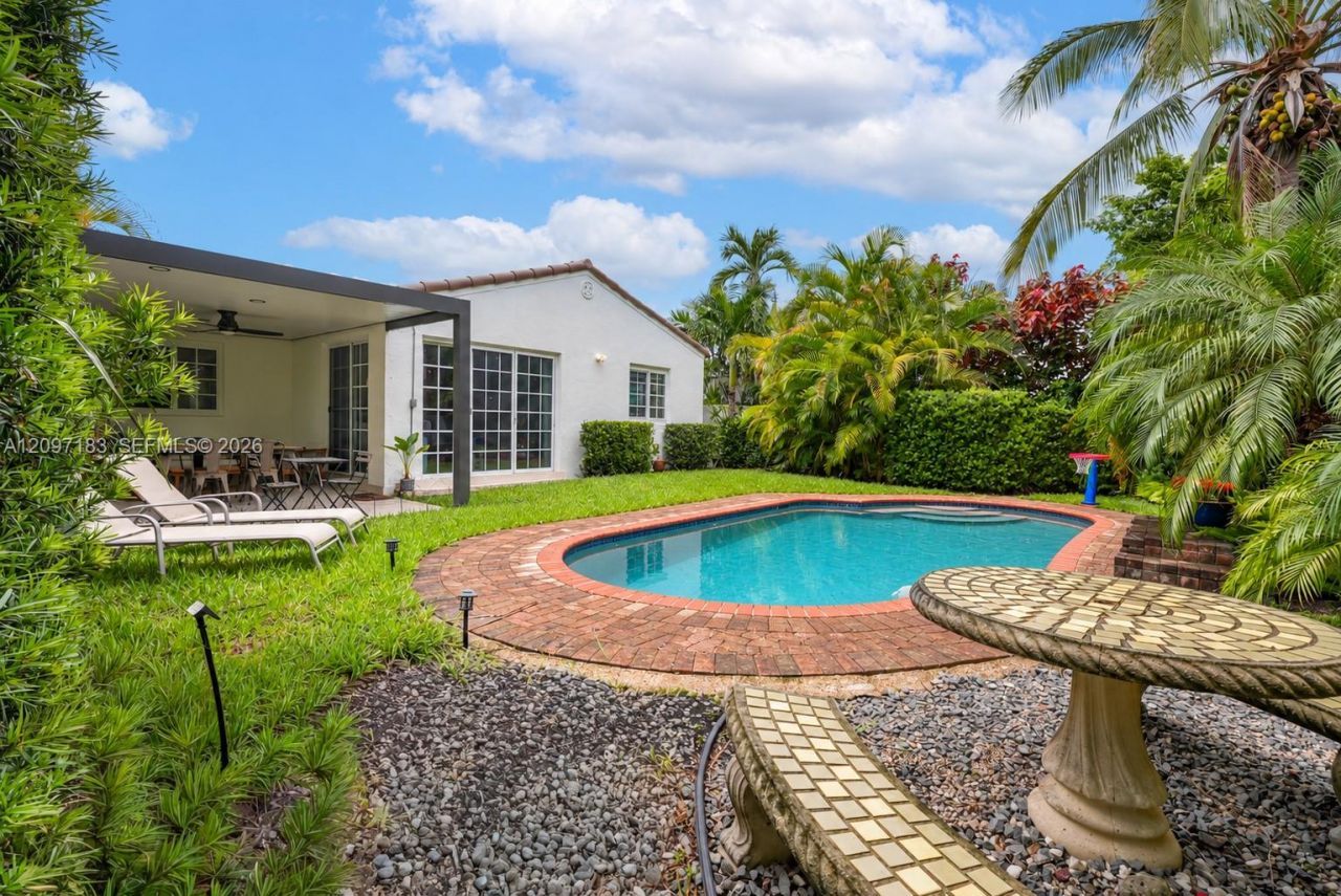 8827 Hawthorne Ave , Unit -, Surfside, FL 33154 Photo