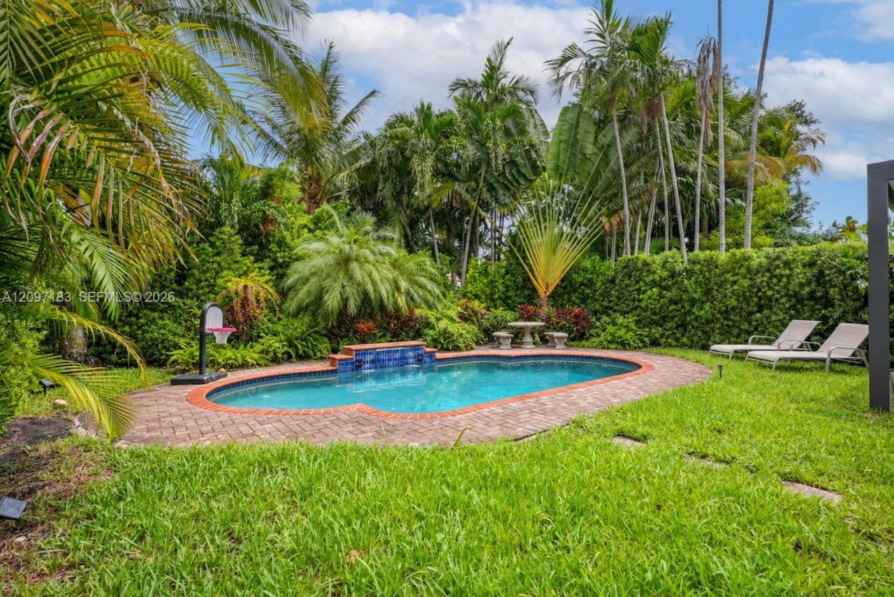 8827 Hawthorne Ave , Unit -, Surfside, FL 33154 Photo