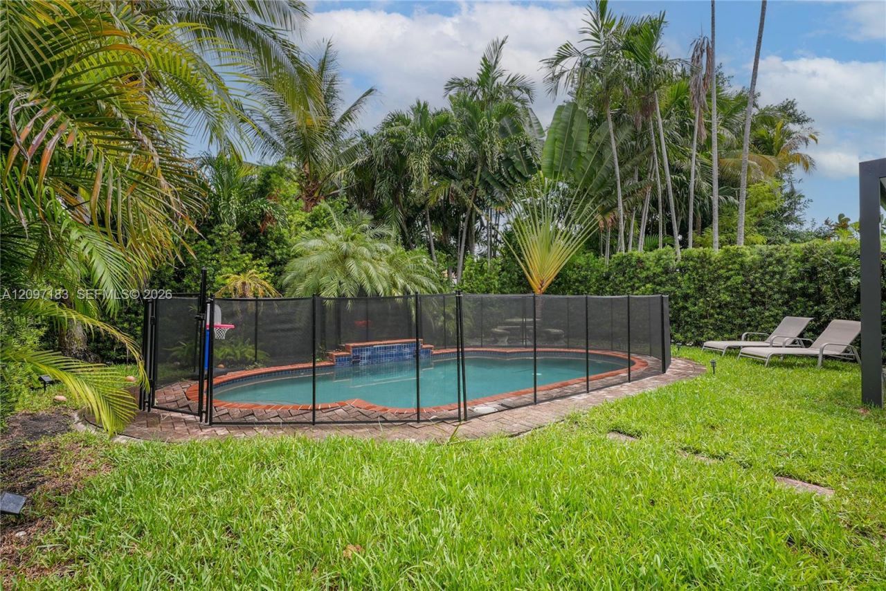 8827 Hawthorne Ave , Unit -, Surfside, FL 33154 Photo
