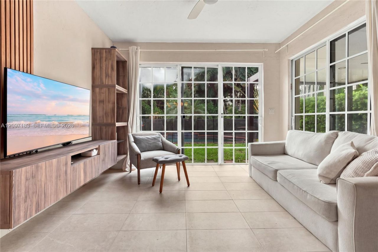 8827 Hawthorne Ave , Unit -, Surfside, FL 33154 Photo