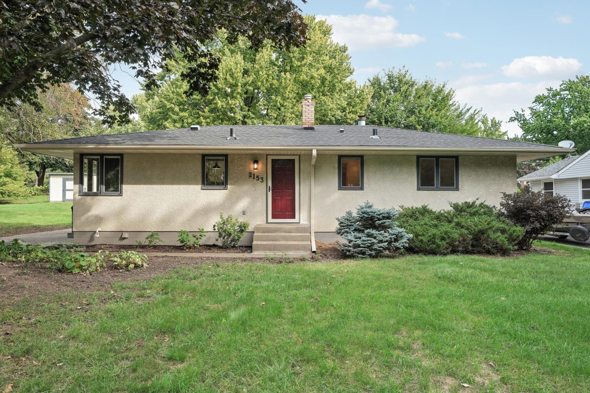 2153 Holloway Avenue E, North Saint Paul, MN 55109 Main Photo