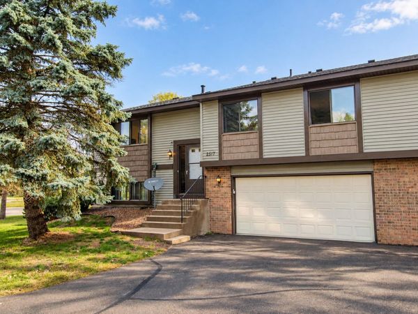 2817 Wimbledon Ridge, Woodbury, MN 55125