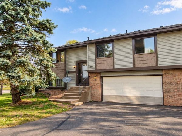 2817 Wimbledon Ridge, Woodbury, MN 55125