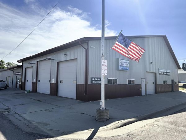 121 E Main St, Beresford, SD 57004
