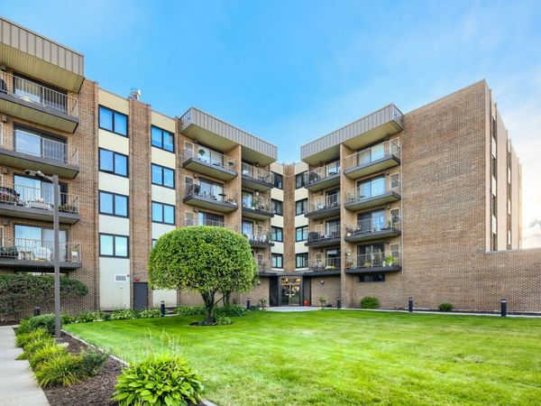 7707 W Irving Park Road, Unit 202, Chicago, IL 60634