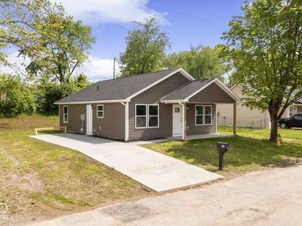 1918 Country Manor Way , North Vernon, IN 47265