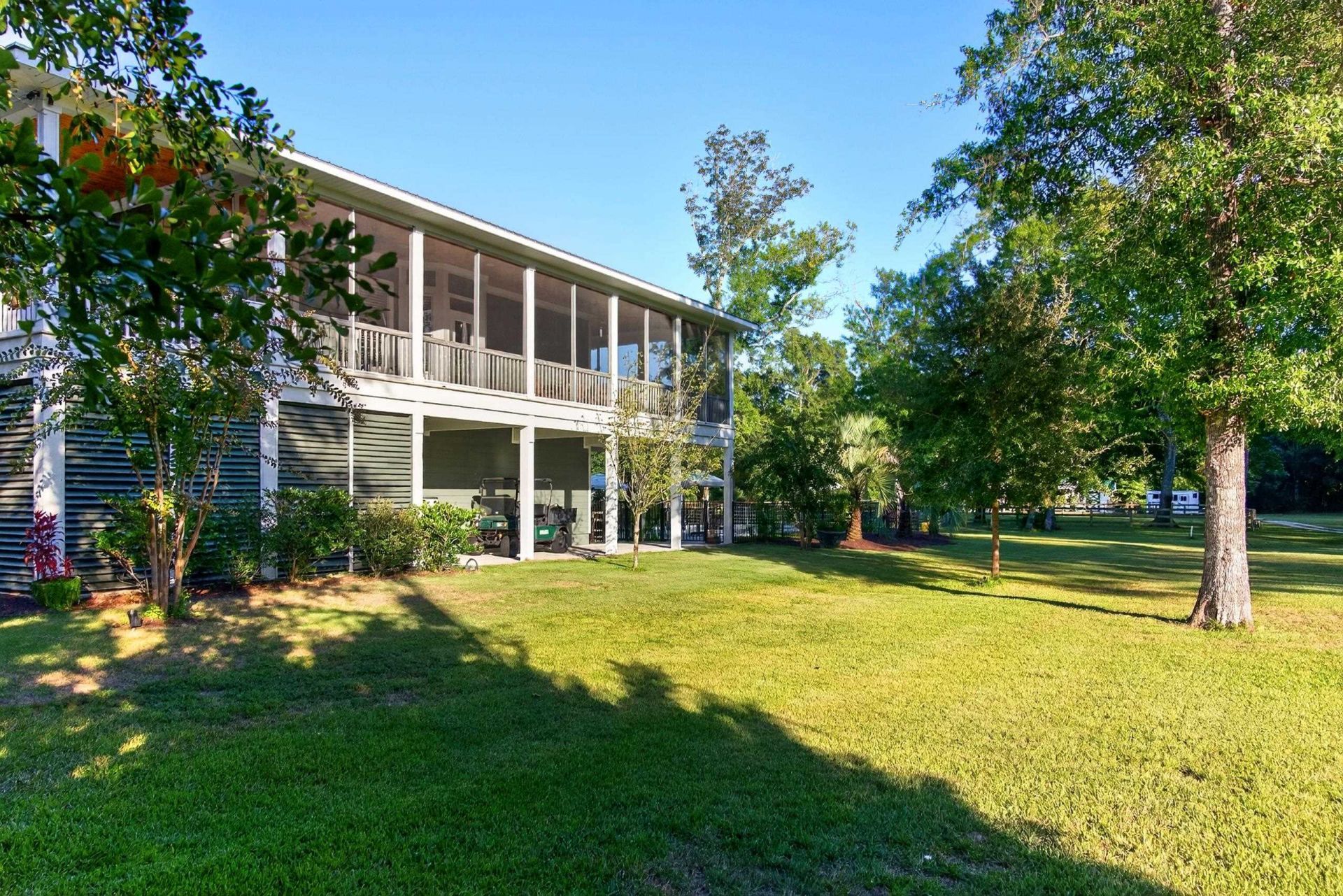 5299 Berkeley Ct. Photo 4