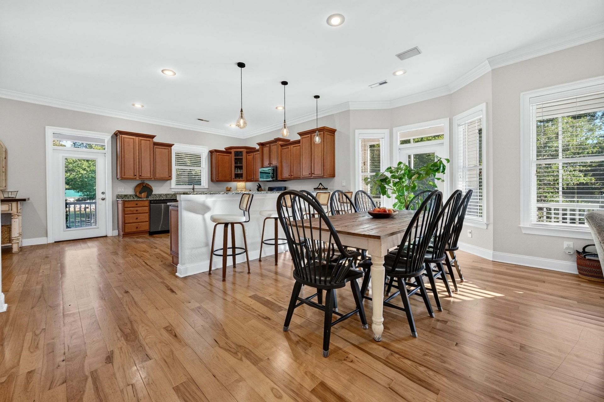 5299 Berkeley Ct. Photo 9