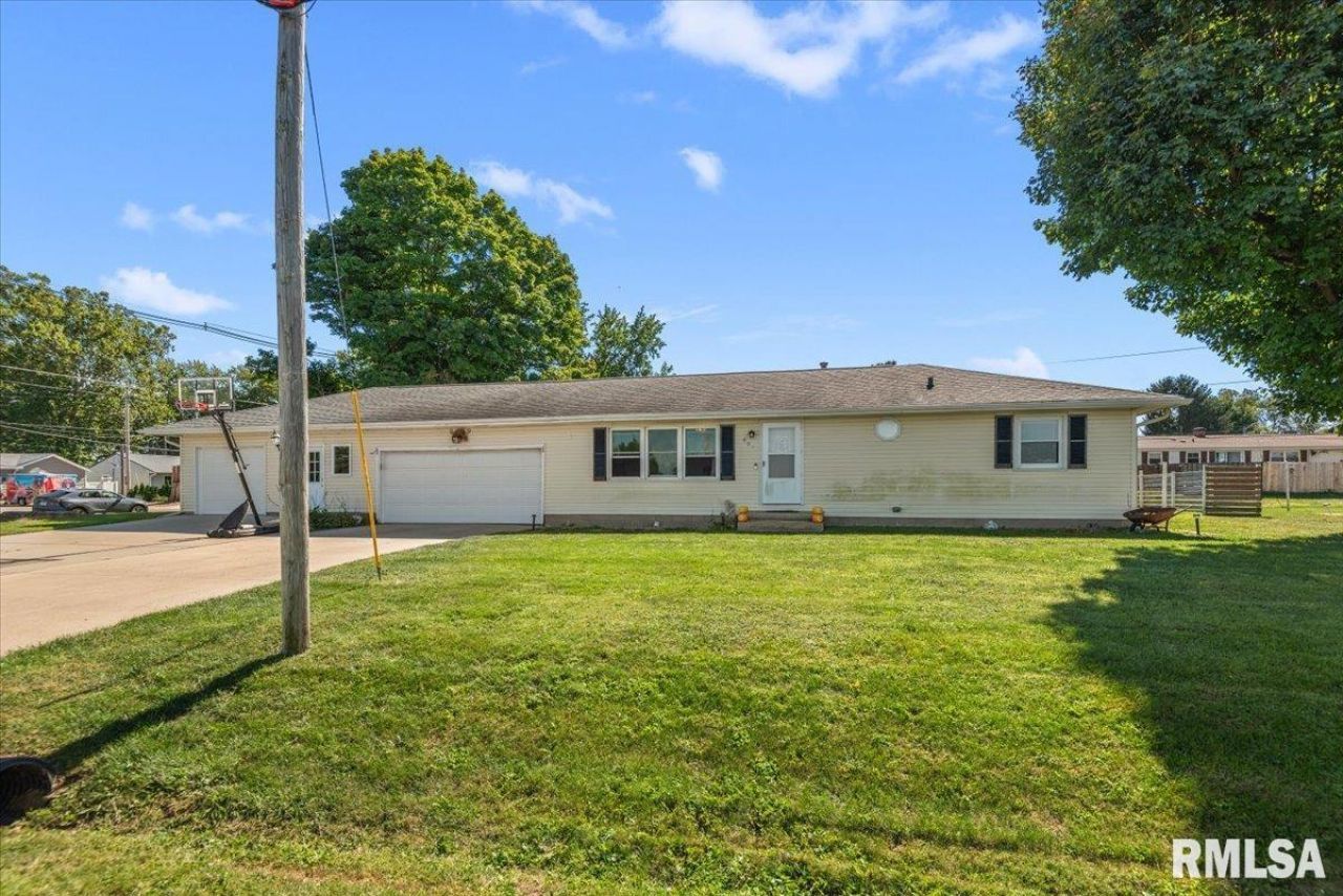 601 W Greenwood Avenue, Jacksonville, IL 62650 Main Photo