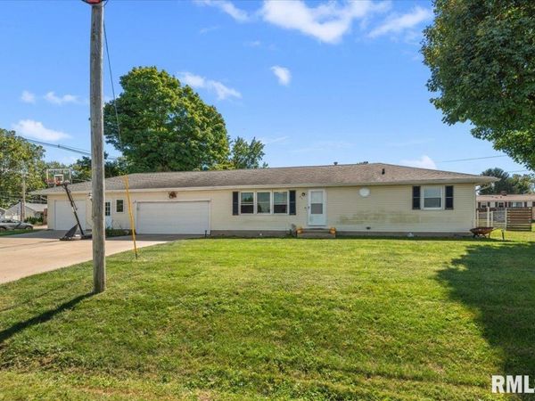 601 W GREENWOOD Avenue, Jacksonville, IL 62650