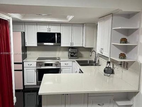 11183 NW 7th St , Unit 204-20, Miami, FL 33172