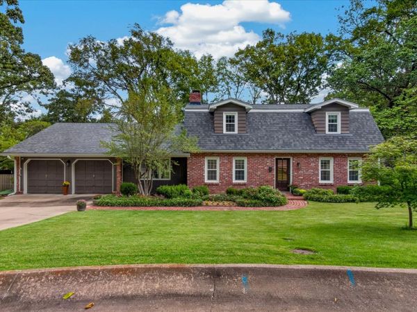 2818 Redhawe , Bartlesville, OK 74006