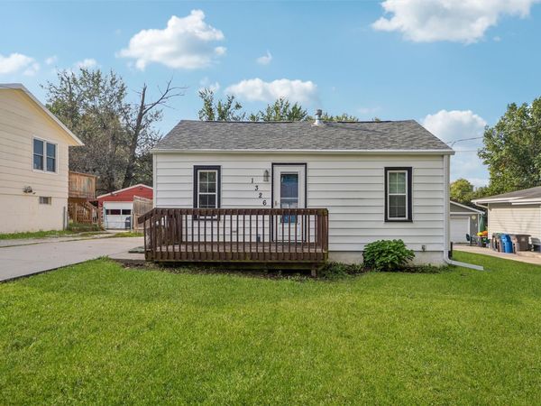 1326 Bundy Street , Des Moines, IA 50315