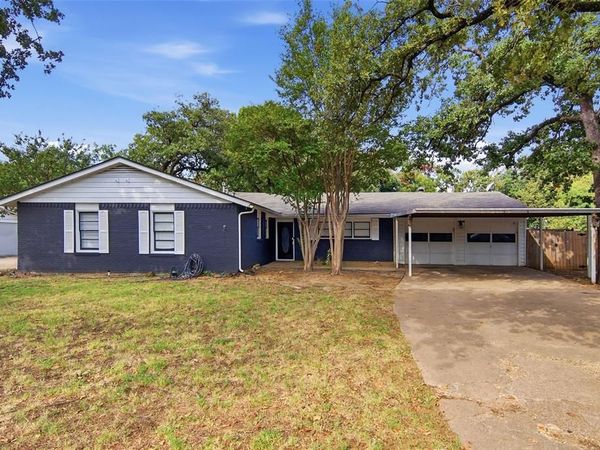 1704 Robin Road , Pantego, TX 76013