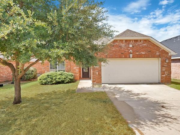 2633 Pioneer Bluffs Road , Balch Springs, TX 75181