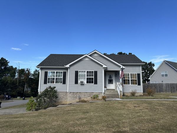 1697 Parkside Dr, Clarksville, TN 37042