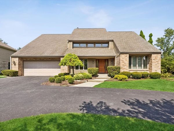 453 81st Street , Burr Ridge, IL 60527