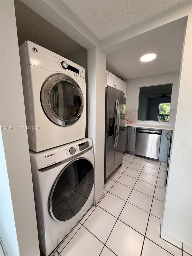 1021 Mockingbird Ln, Unit 404, Plantation, FL 33324 Photo