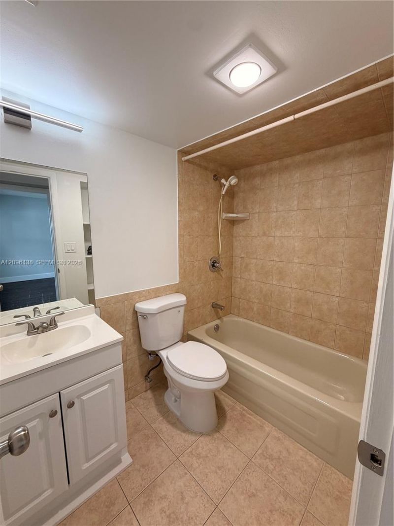 1021 Mockingbird Ln, Unit 404, Plantation, FL 33324 Photo