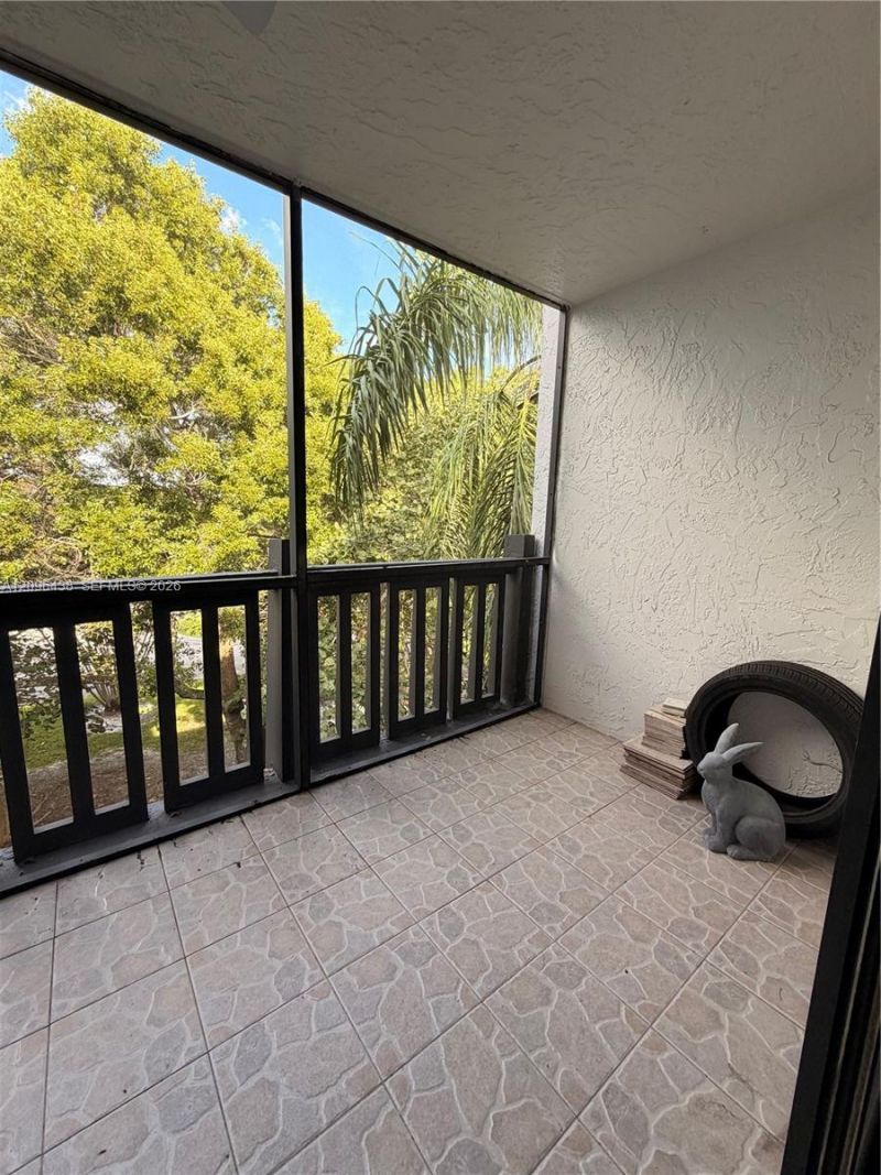1021 Mockingbird Ln, Unit 404, Plantation, FL 33324 Photo