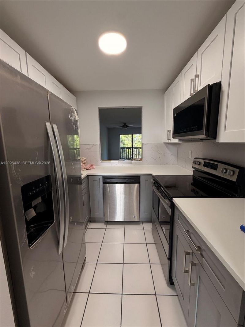 1021 Mockingbird Ln, Unit 404, Plantation, FL 33324 Photo