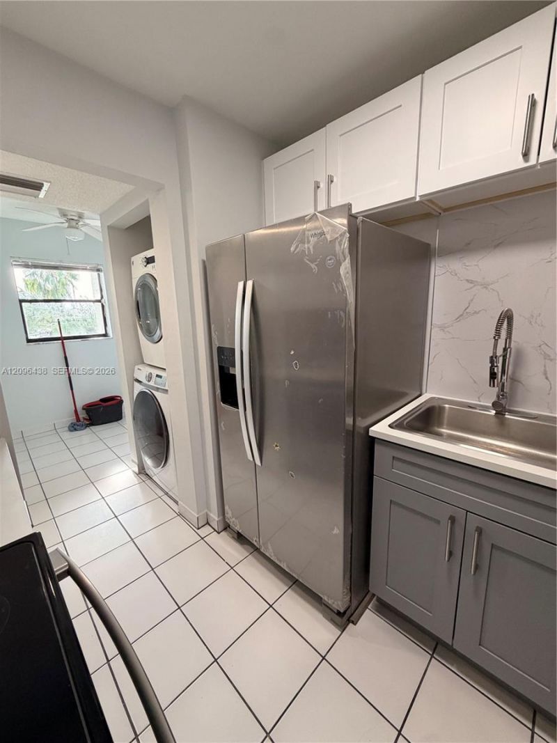 1021 Mockingbird Ln, Unit 404, Plantation, FL 33324 Photo
