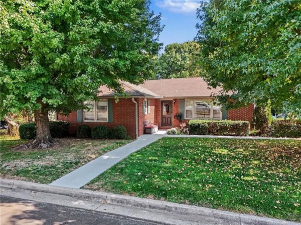 39 Country Club Terrace, Lexington, MO 64067