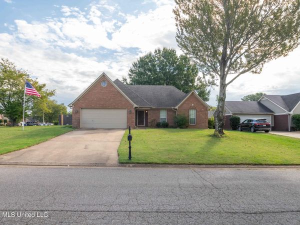 5860 Ridgetop Drive, Horn Lake, MS 38637