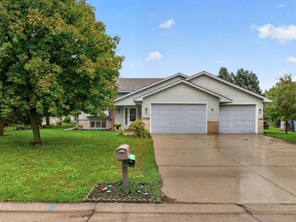 135 Obrien Parkway, Belle Plaine, MN 56011