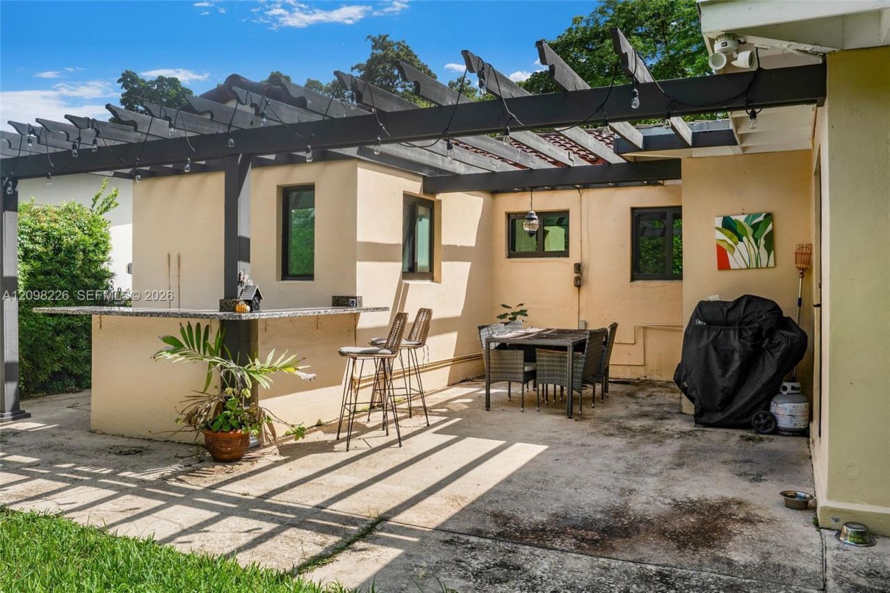 1257 SW 21st St , Miami, FL 33145 Photo