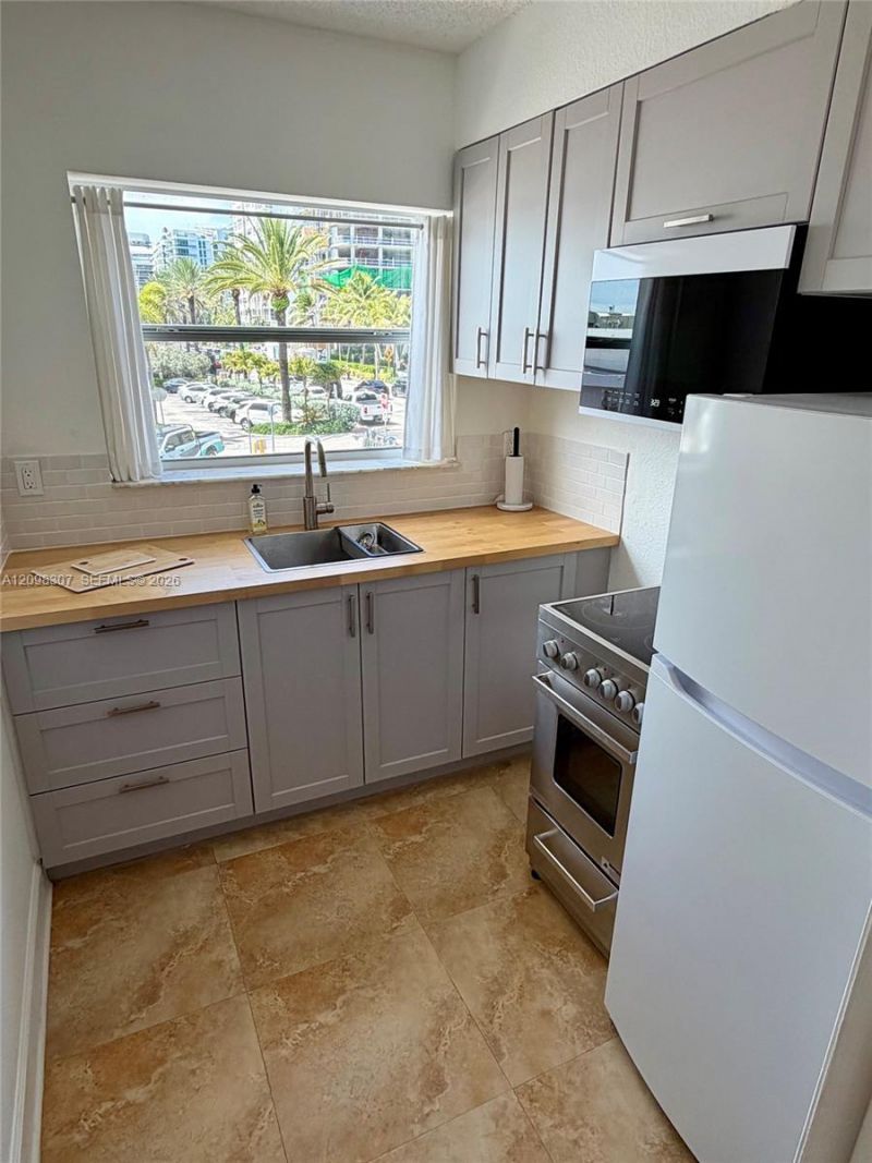 9248 Collins Ave , Unit 205, Surfside, FL 33154 Photo