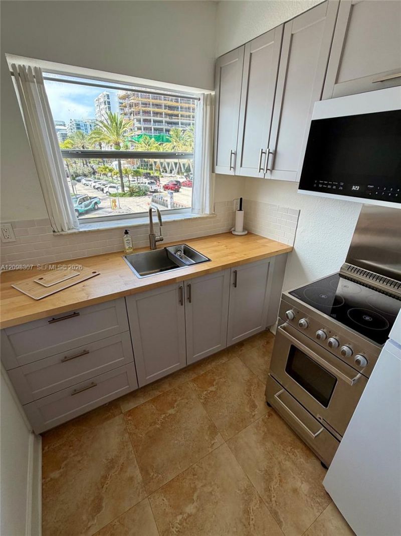 9248 Collins Ave , Unit 205, Surfside, FL 33154 Photo