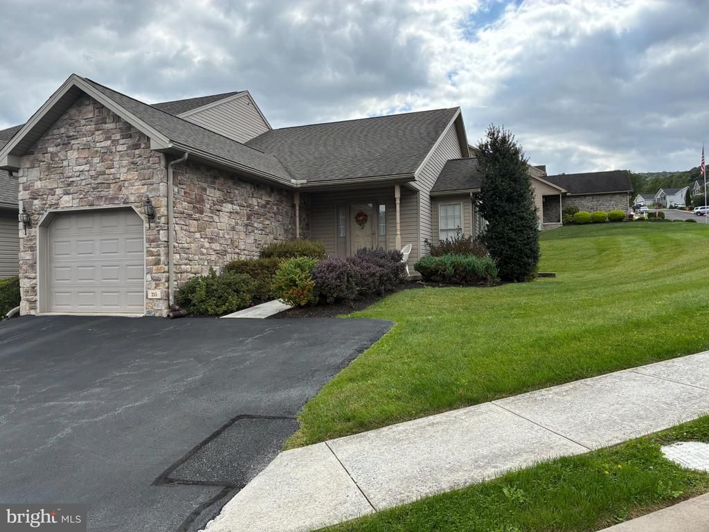215 WHITETAIL TERRACE, MARYSVILLE, PA 17053