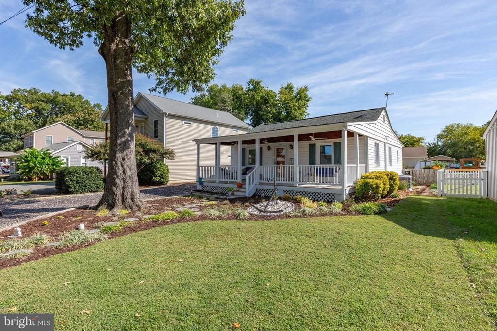 728 Marshall Avenue, Colonial Beach, VA 22443 Main Photo