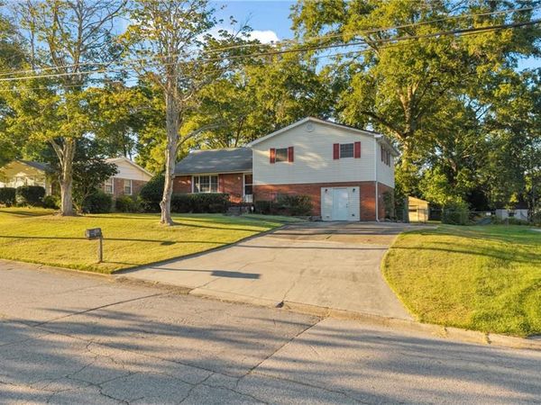 840 Sherwood Drive , Jonesboro, GA 30236