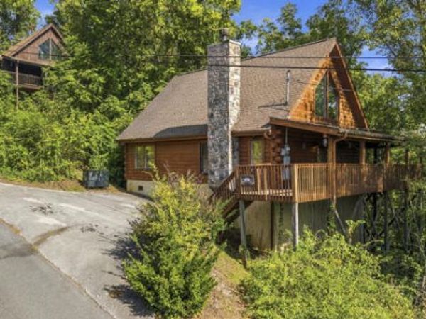 2205 Eagle Feather Drive, Sevierville, TN 37876