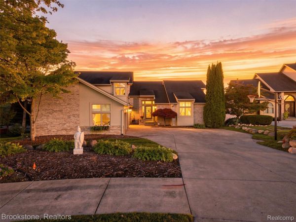 2613 Cove Bay Drive, Waterford Township, Mi 48329