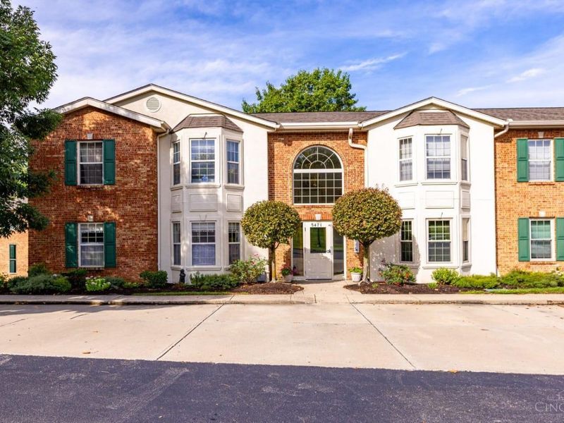 5471 Asbury Lake Drive, Unit 18, Green Township, OH 45247 Photo 1