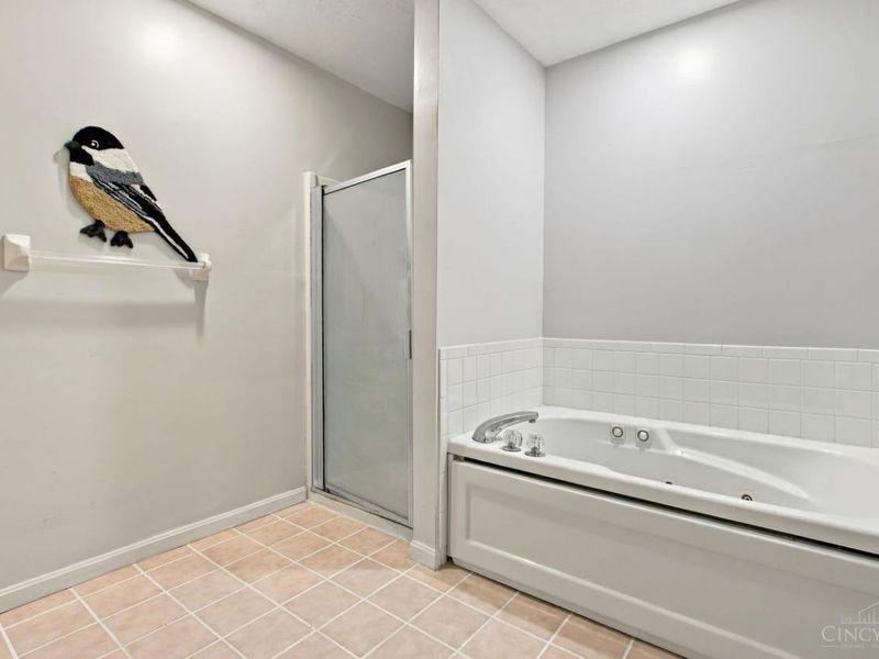 5471 Asbury Lake Drive, Unit 18, Green Township, OH 45247 Photo 17