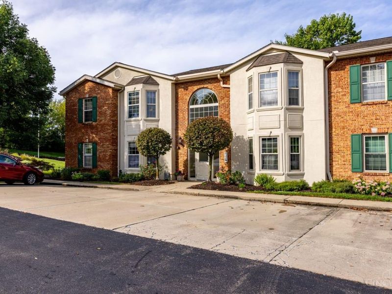 5471 Asbury Lake Drive, Unit 18, Green Township, OH 45247 Photo 2